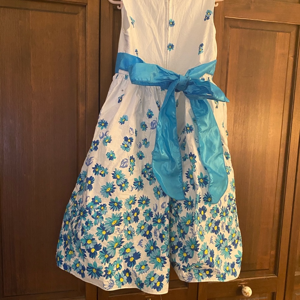 Pretty Spring Dress - Picture 2 of 2